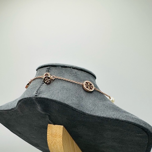 NWT Authentic Luxury Minimalist Tory Burch Crystal Pearl Logo Necklace - Picture 15 of 17